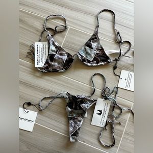 BNWT Minimale Animale MANIFEST Set